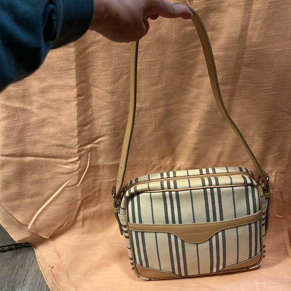 EUC authentic Burberry shoulder bag - Picture 5 of 10